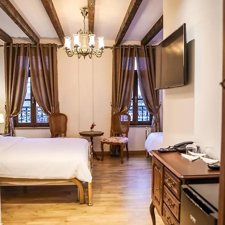 Sonnet Hotel *